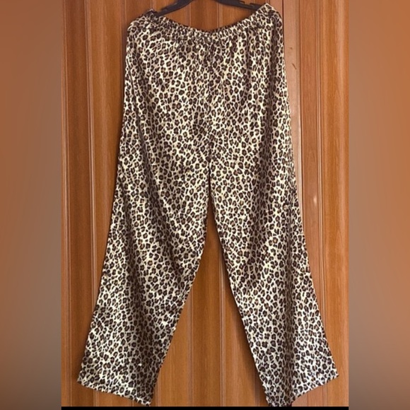 Kathryn Animal Print Satin Pajama 2 Pieces Size L Short Sleeve Long Pant - Picture 5 of 11